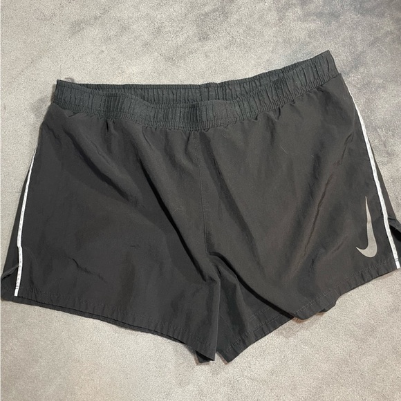 Nike Dri-FIT Black Shorts - Picture 1 of 4